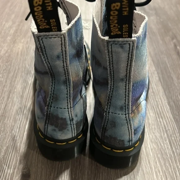 NWT Doc Martens Blue Summer Tie Dye Combat Boots Size 6 - Picture 3 of 6